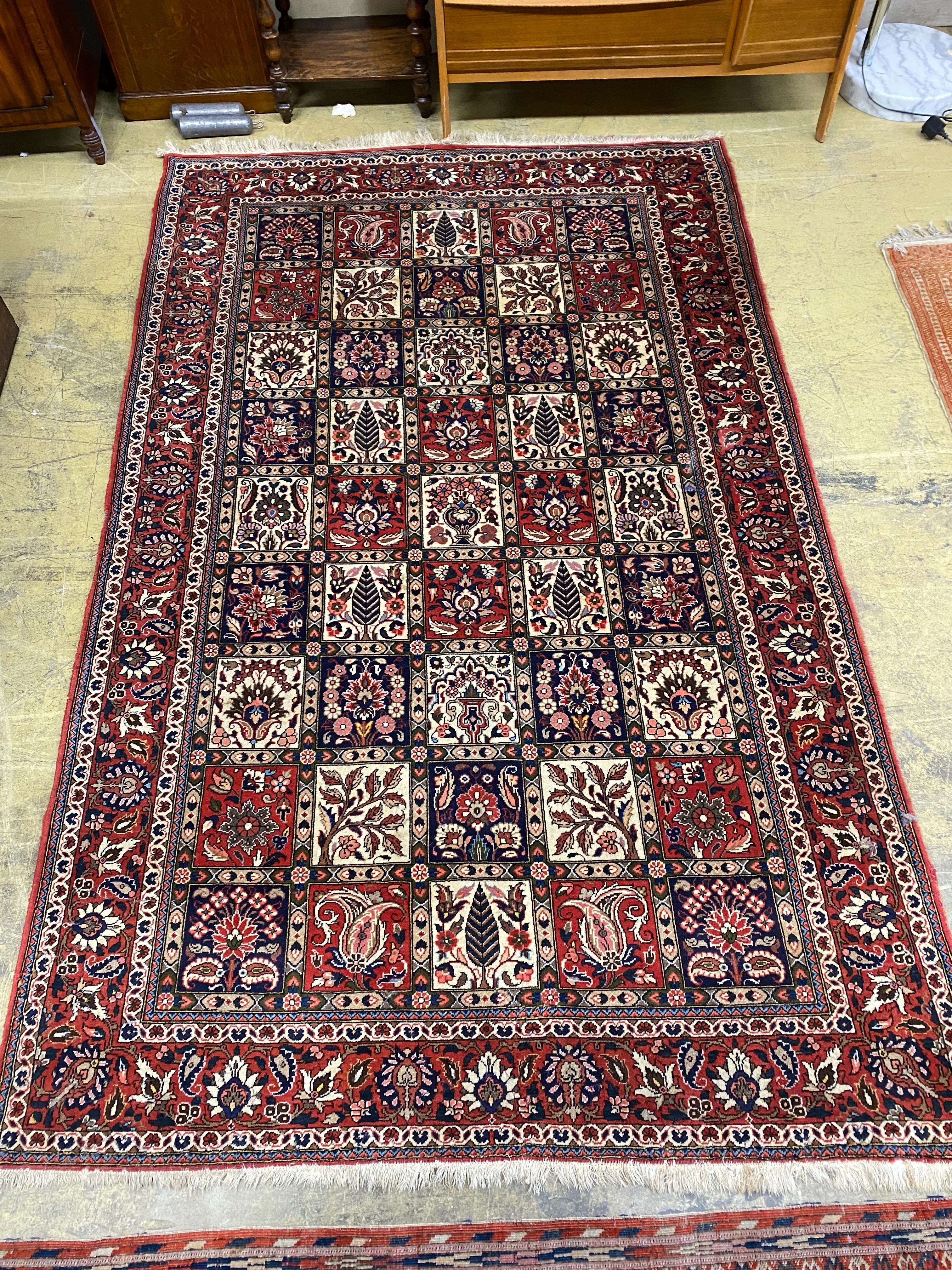 A Bakhtiari style rug, 250 x 160cm